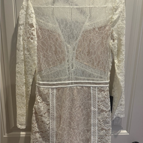 Elegant White Lace Dress - Picture 2 of 3